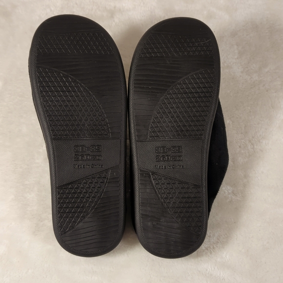 NEW Dinosaur slide fluffy slippers 5-6.5 - Picture 3 of 3